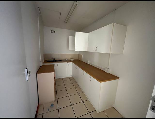 183M² OFFICE TO LET IN PAARDEN EILAND